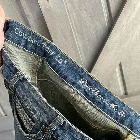 Cowgirl TUFF CO don’t fence me‎ in size 28 x 31 medium wash - Picture 6 of 7